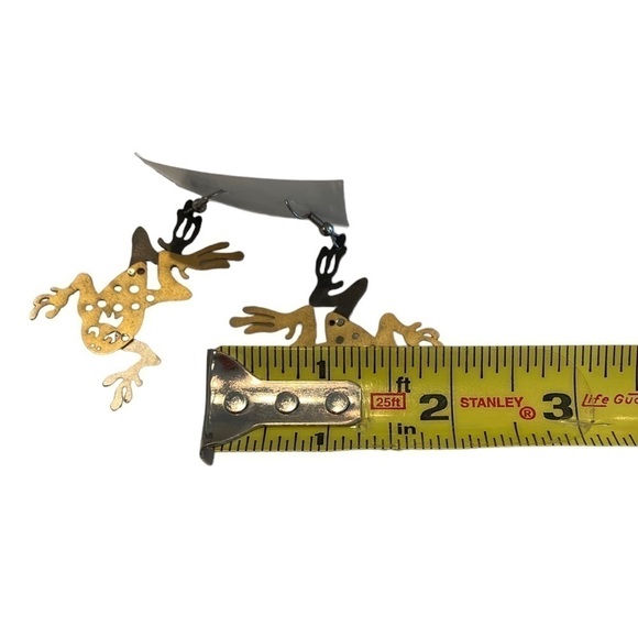 Frog Dangle Earrings Beautifully made with hinged joints. For pierced ears - Picture 6 of 7